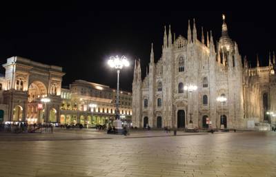 Milan Cathedral and part of the huge Cathedral Square, Duomo di Milano in Piazza Duomo Milan Cathedral and part of the huge Cathedral Square, Duomo di Milano in Piazza Duomo