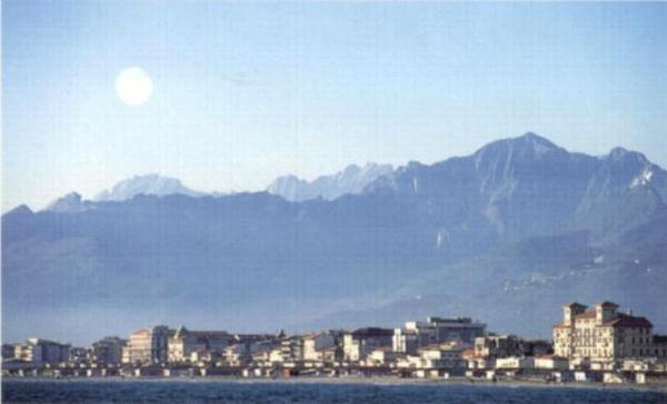 Apuan Alps seen from Viareggio and its sea Apuan Alps seen from Viareggio