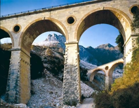 Vara Viaducts in the Carrara marble quarries Vara Viaducts in the Carrara marble quarries