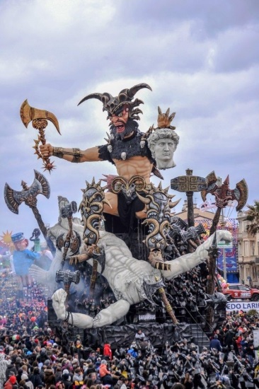 Viareggio Carnival - "The Barbarians" float Viareggio Carnival - "The Barbarians" float