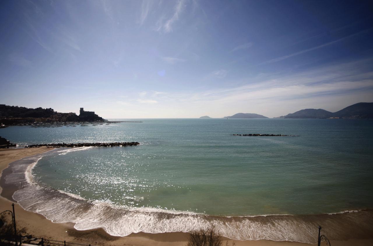 Lerici - Hotel Florida, a view Lerici - Hotel Florida, a view
