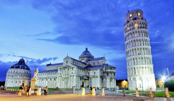 Pisa - Piazza dei Miracoli at dusk Pisa - Piazza dei Miracoli at dusk