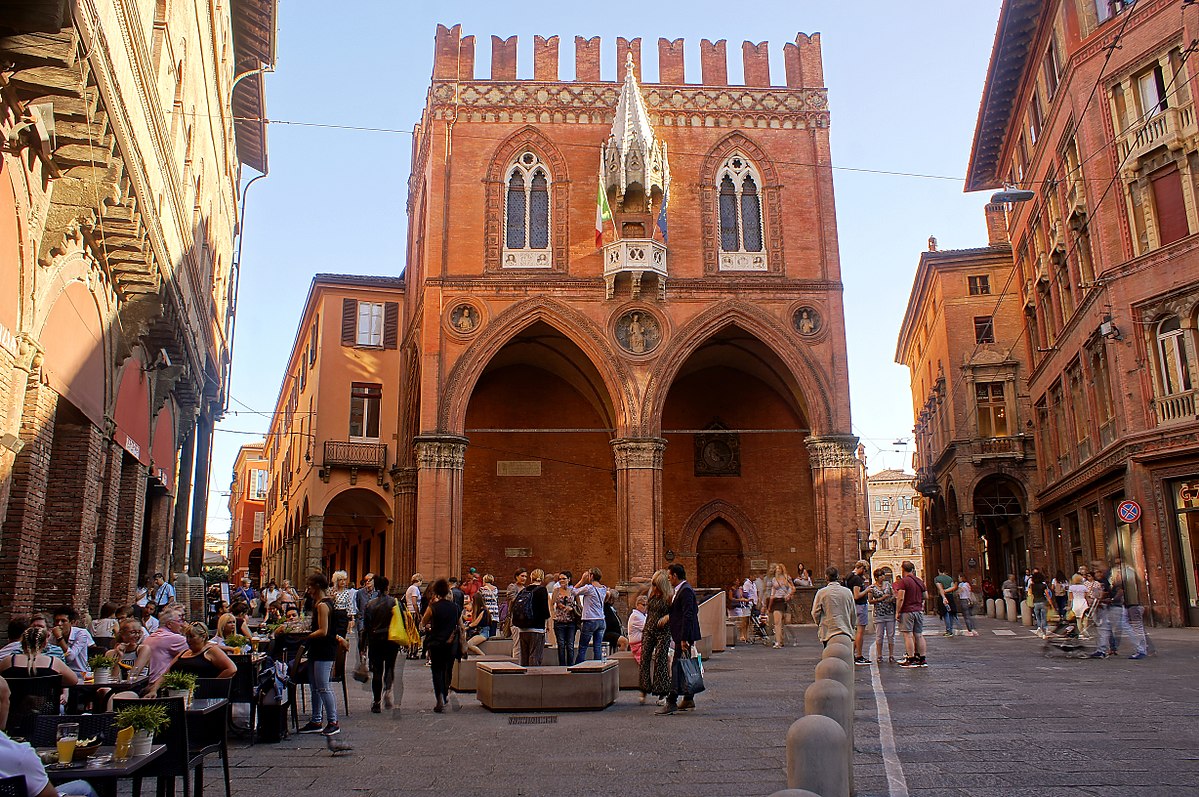 Bologna - Piazza della Mercanzia
