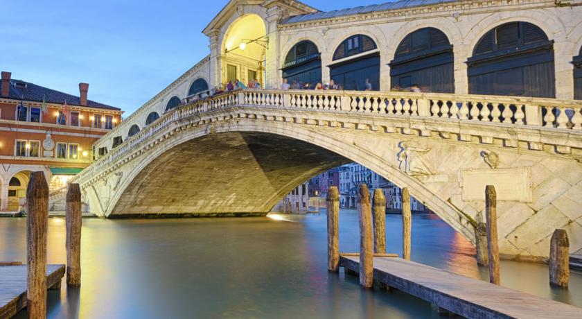 Venice - Rialto Bridge on the Grand Canal Venice - Rialto Bridge on the Grand Canal