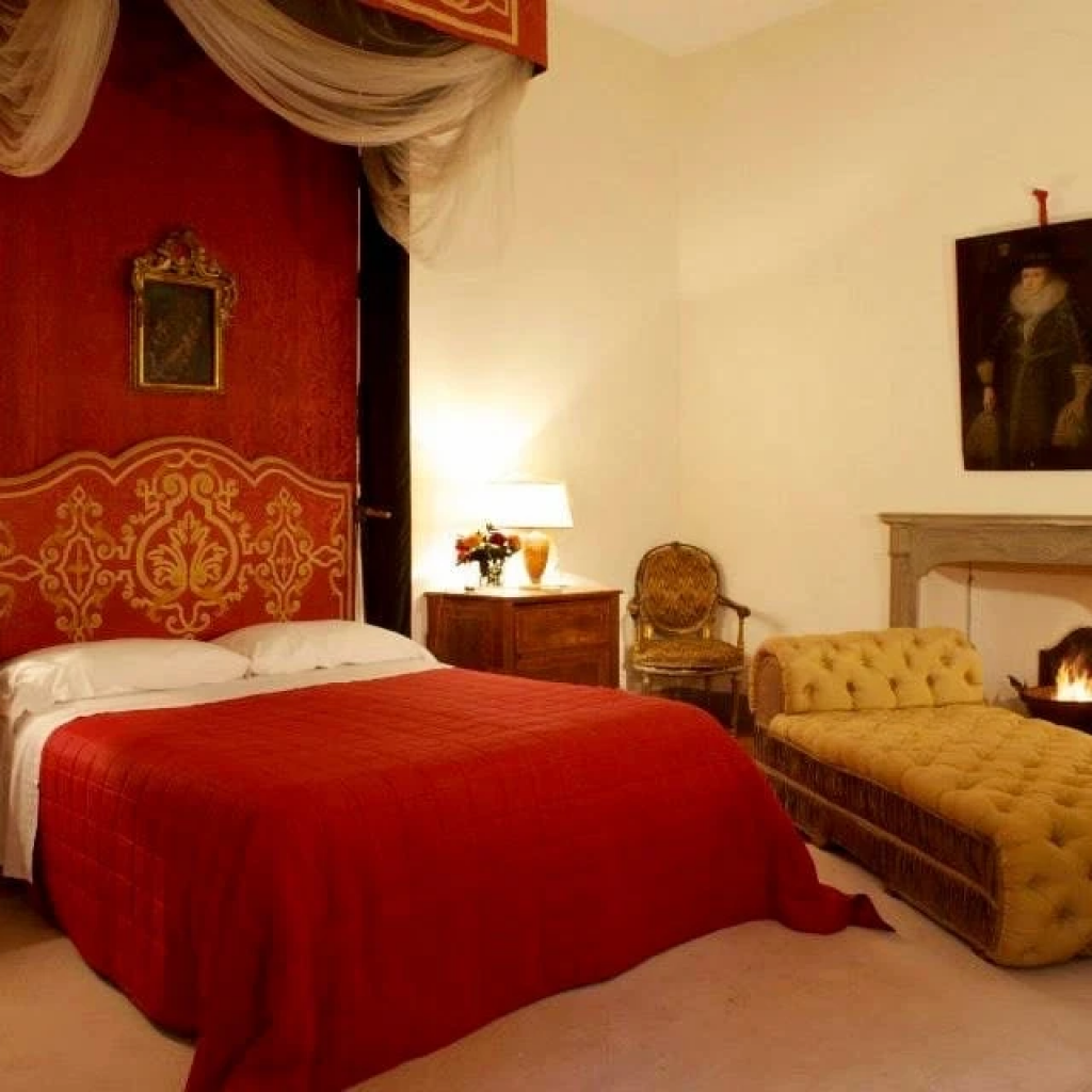 Castello di Pergolato, a bedroom