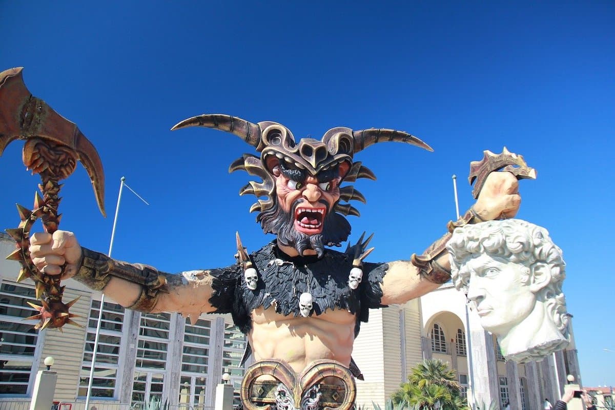 Viareggio Carnival float - Barbarians with Michelangelo David head